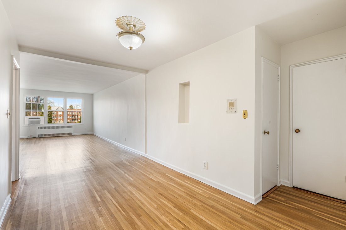 Co Op in Garden City, New York, United States 4 - 17641943