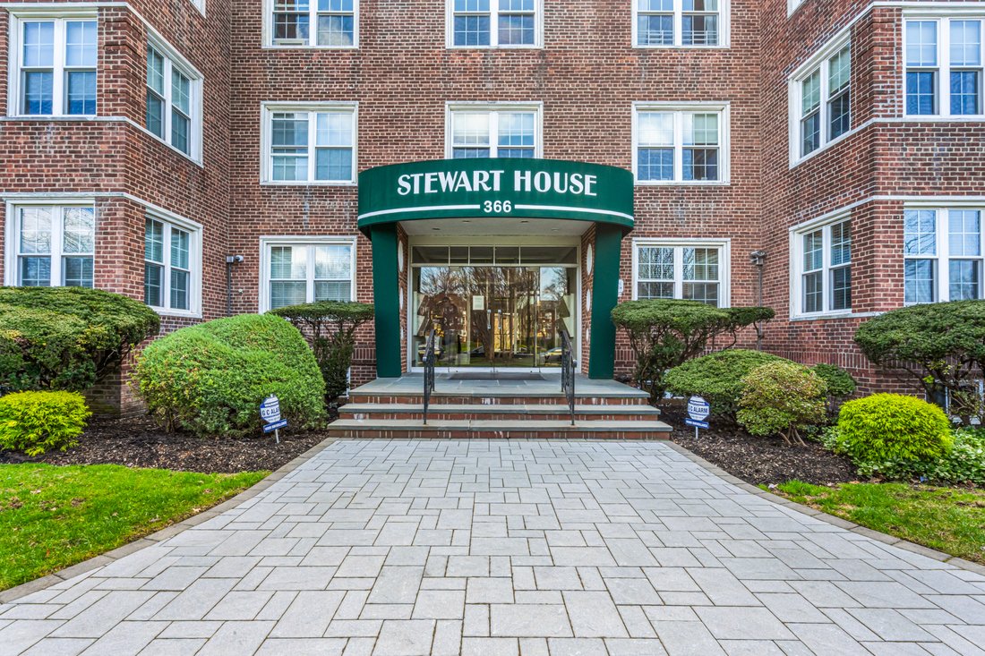Co Op in Garden City, New York, United States 1 - 17641943
