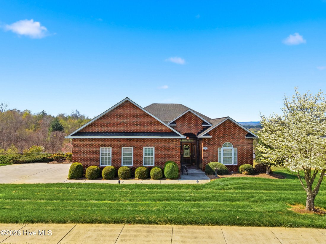 House in Lenoir, North Carolina, United States 1 - 17640095