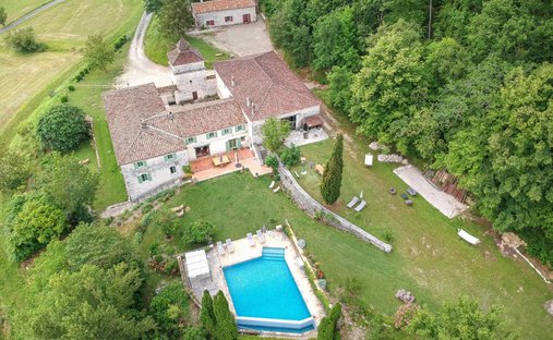 Estate in Tournon-d'Agenais, Nouvelle-Aquitaine, France 1