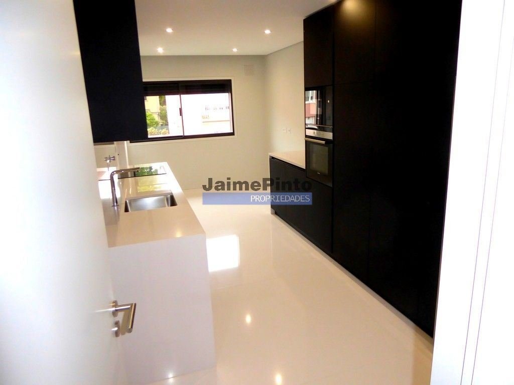 Apartment in Aldoar, Foz do Douro e Nevogilde, Porto District, Portugal 1 - 17640631
