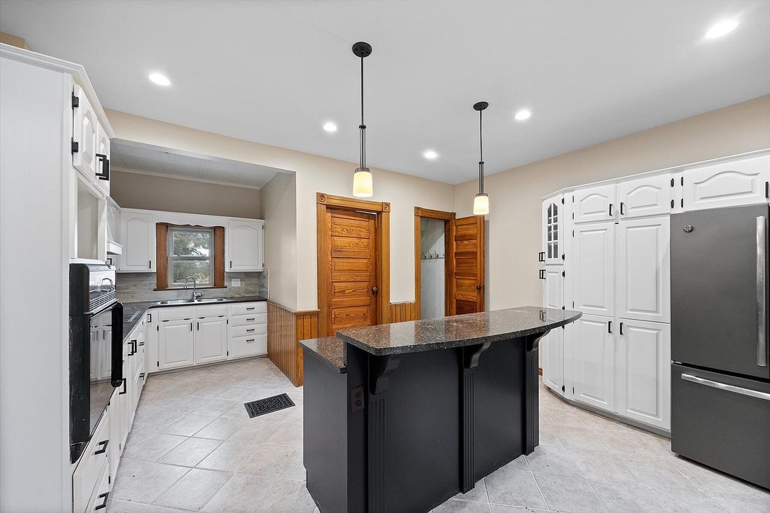 House in Tilbury, Ontario, Canada 5 - 17640388