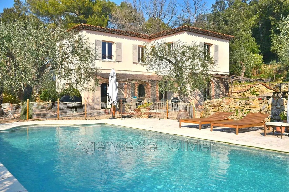 Villa in Valbonne, Provence-Alpes-Côte d'Azur, France 1 - 17626022