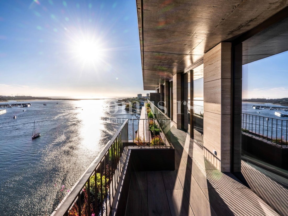 Apartment in Lordelo do Ouro e Massarelos, Porto District, Portugal 1 - 17625696