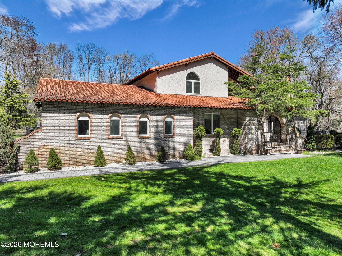 House in Manalapan Township, New Jersey, United States 3 - 17639703