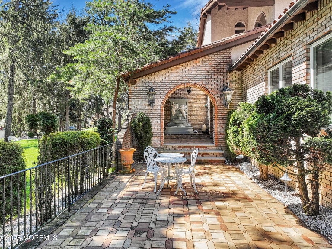 House in Manalapan Township, New Jersey, United States 4 - 17639703