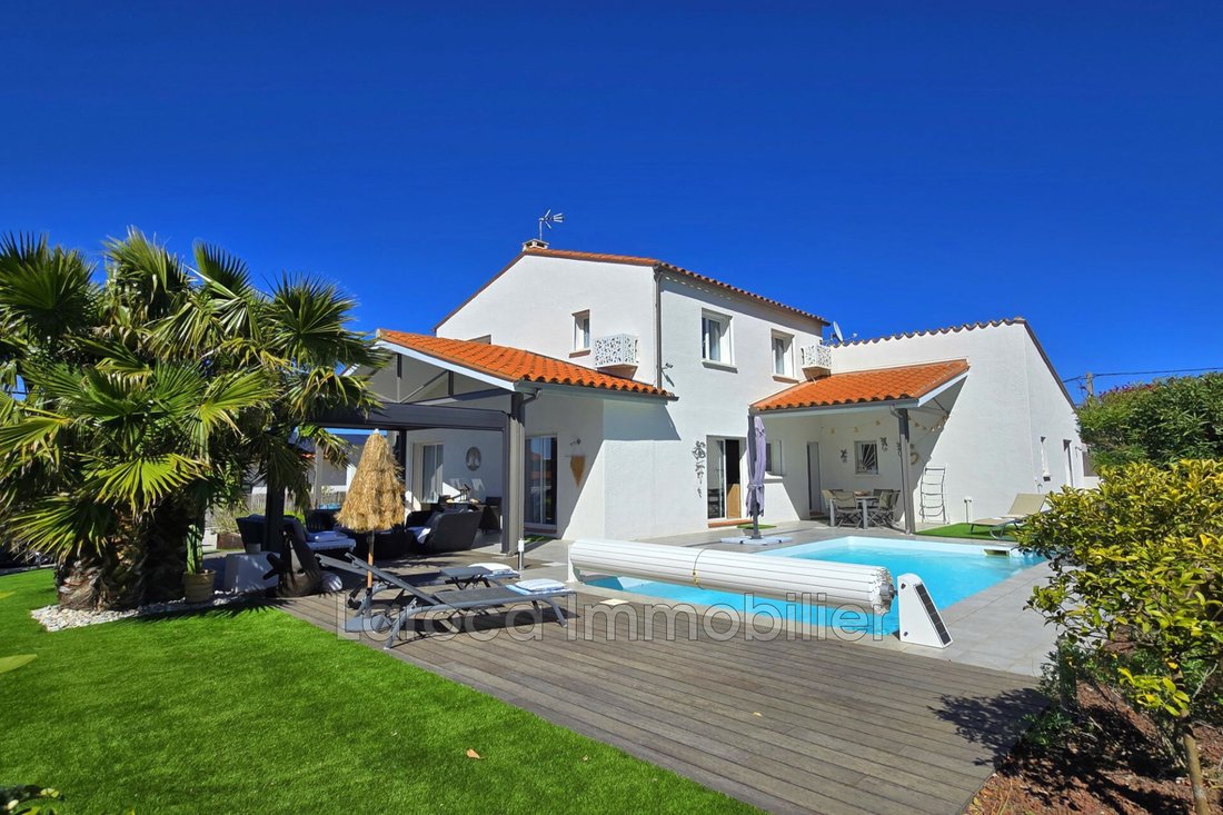 Villa in Montesquieu-des-Alberes, Occitania, France 1 - 17640916