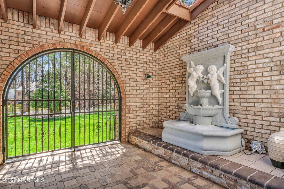 House in Manalapan Township, New Jersey, United States 5 - 17639703
