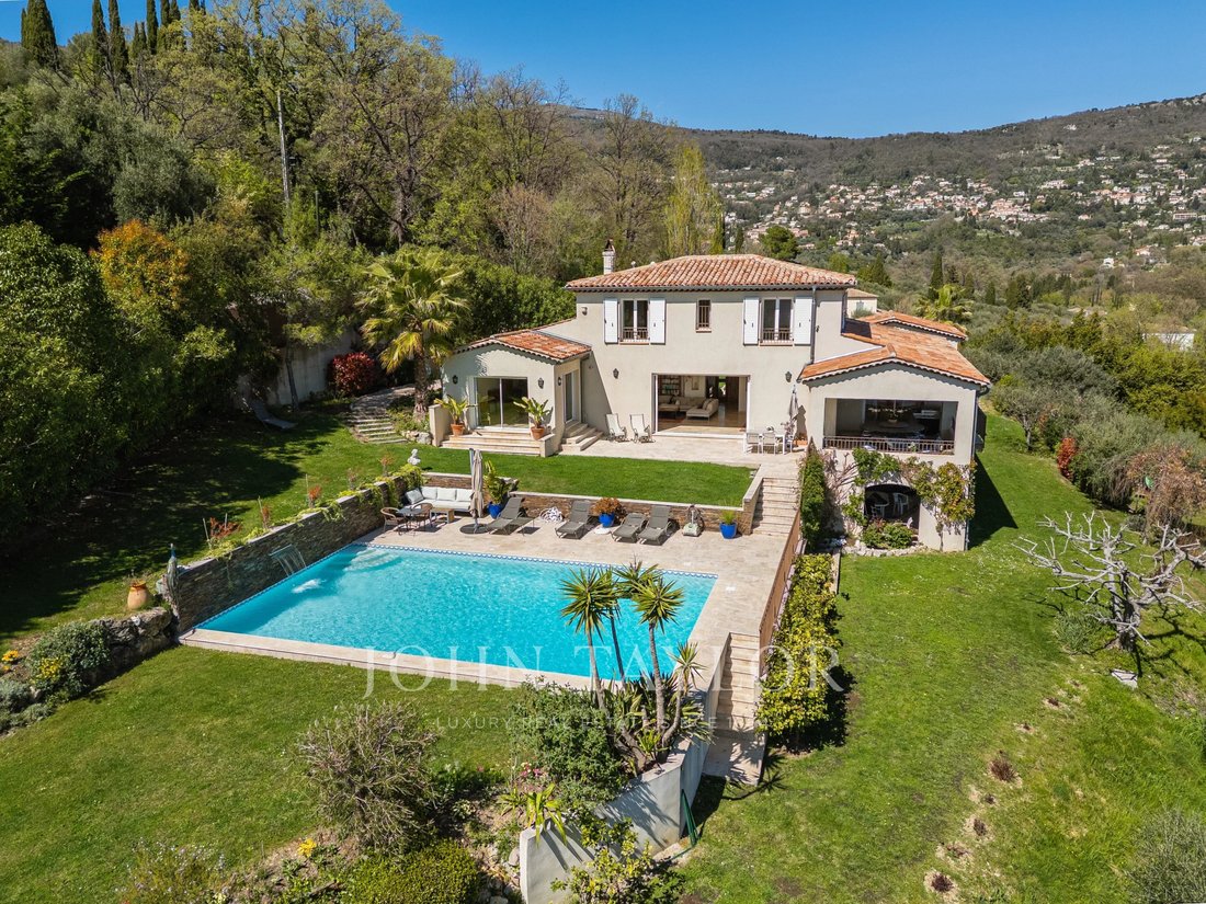 House in Châteauneuf-Grasse, Provence-Alpes-Côte d'Azur, France 1 - 17629766