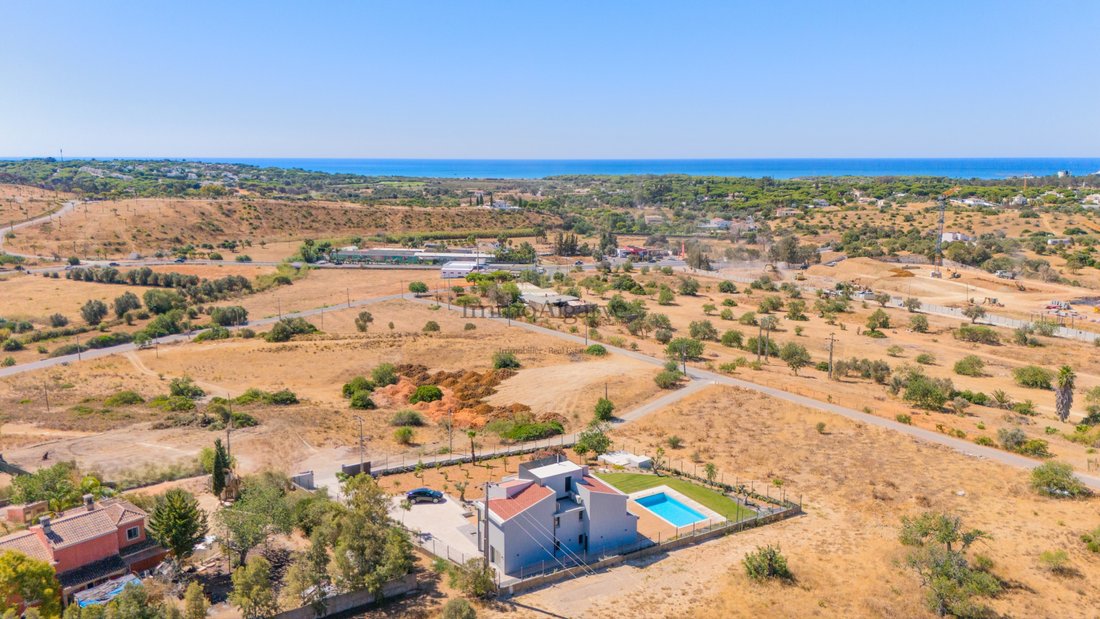 House in Quarteira, Algarve, Portugal 1 - 17643773
