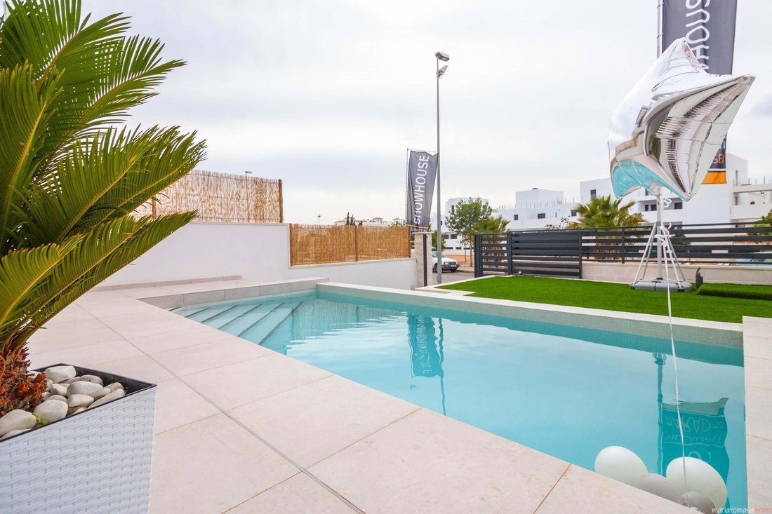 Villa in Playa Flamenca, Orihuela, Valencian Community 5 - 17644098