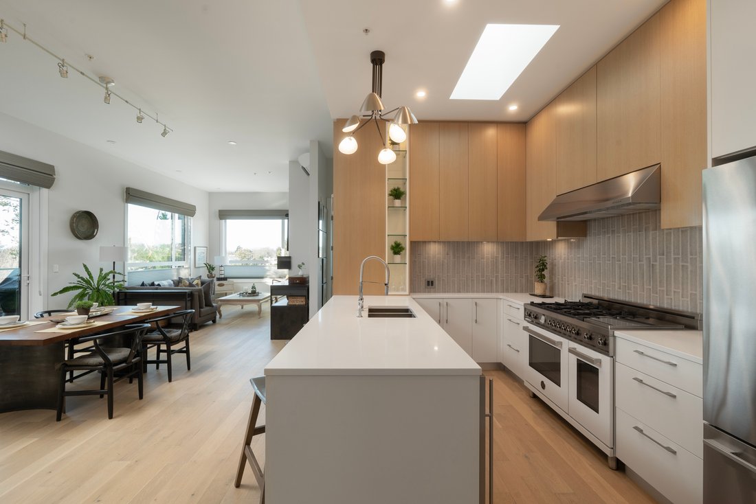 Condo in Oak Bay, British Columbia, Canada 5 - 17645764