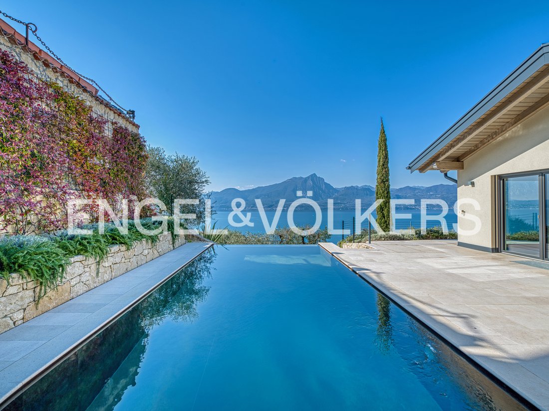 Villa in Torri del Benaco, Veneto, Italy 2 - 16543470