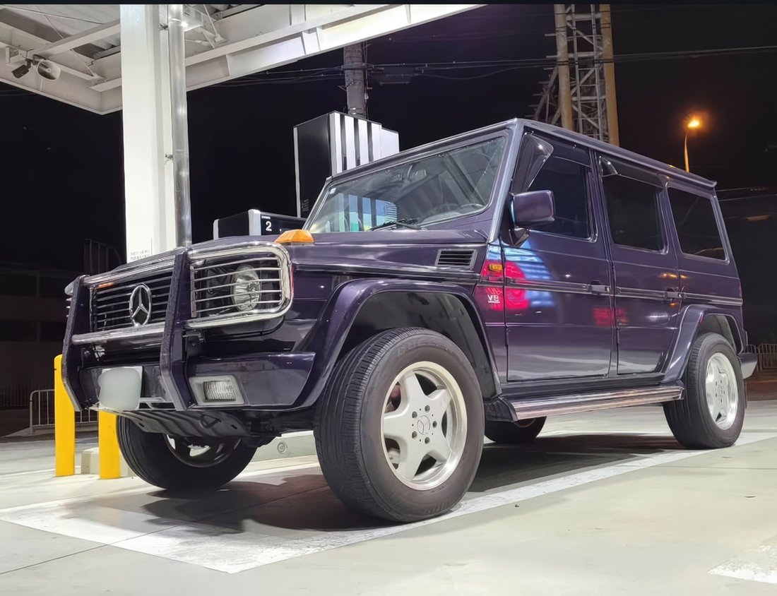 Suv in Osaka, Japan 2 - 17644547