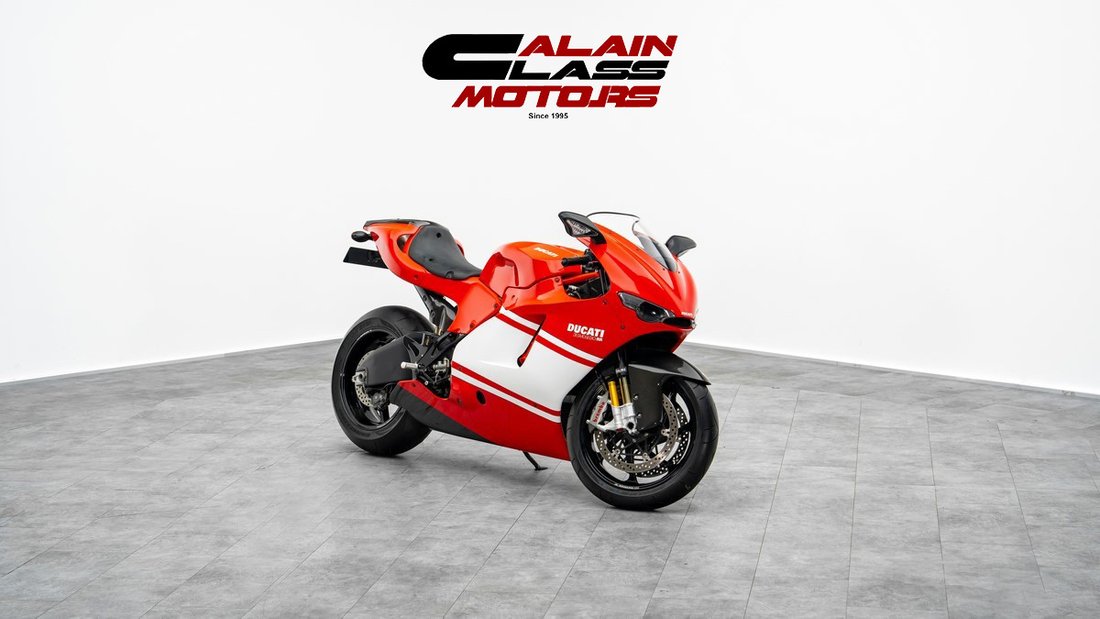 Motorcycle in Dubai, Dubai, United Arab Emirates 1 - 15452566