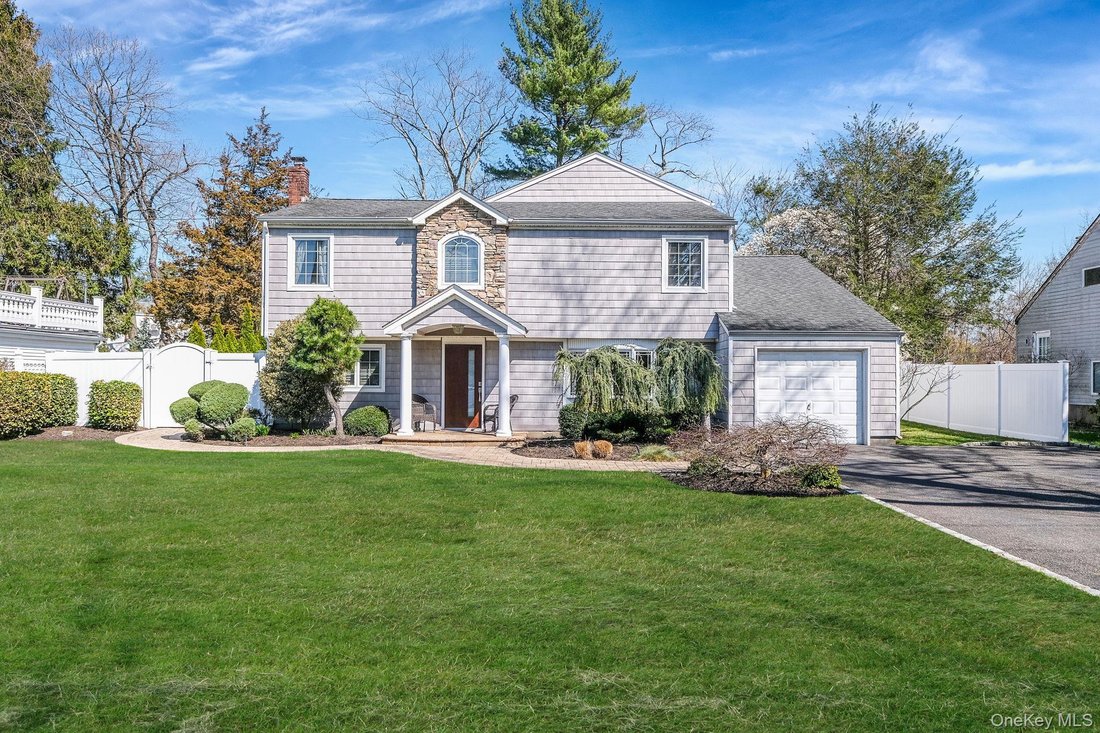 House in Smithtown, New York, United States 1 - 17646657