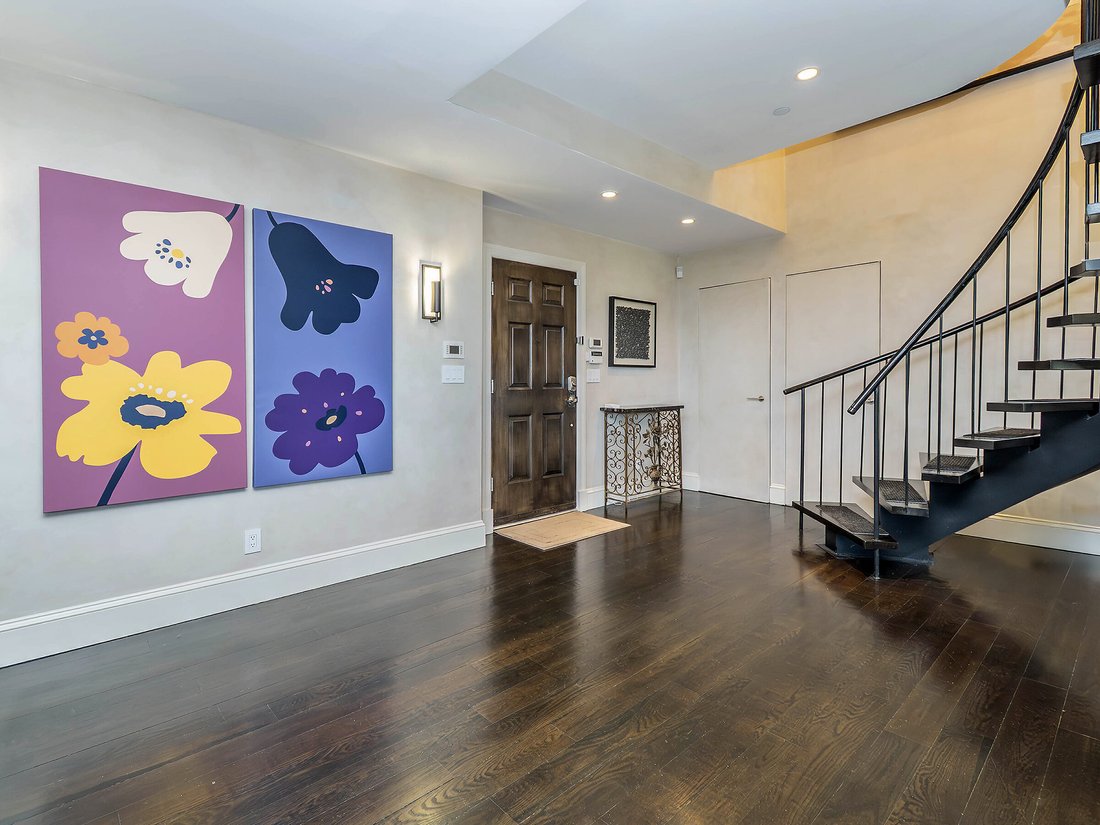 Condo in Albertson, New York, United States 3 - 17644632