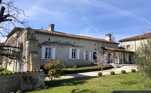 House in Brie-sous-Barbezieux, Nouvelle-Aquitaine, France 1