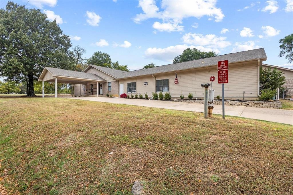 Paris, Texas, United States 2 - 17660062