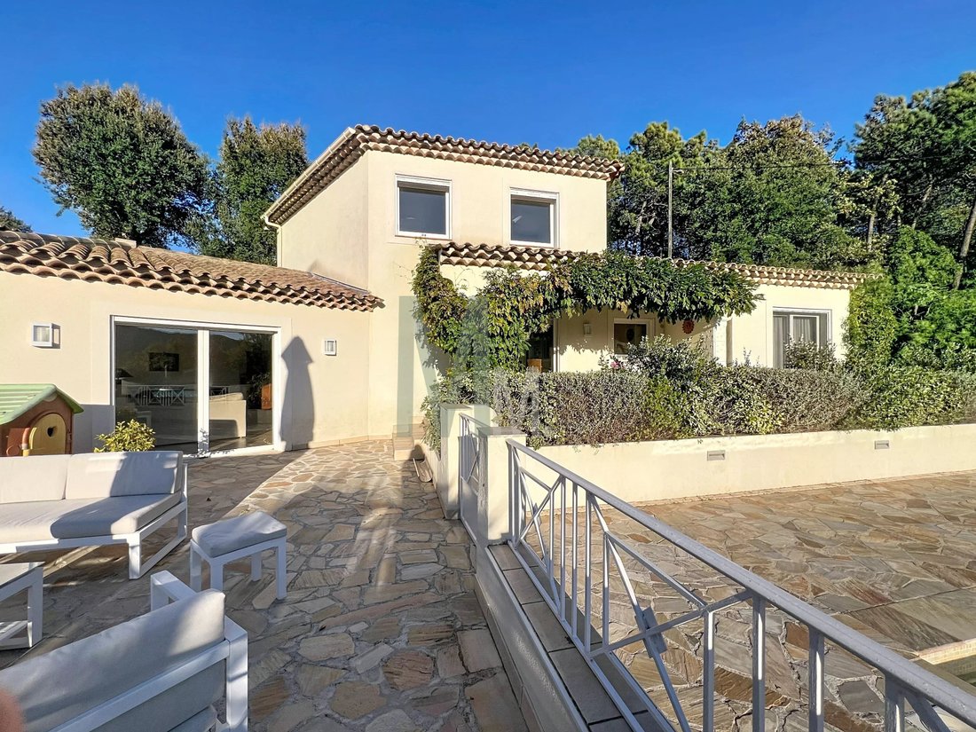 House in Les Adrets-de-l'Estérel, Provence-Alpes-Côte d'Azur, France 1 - 17646948