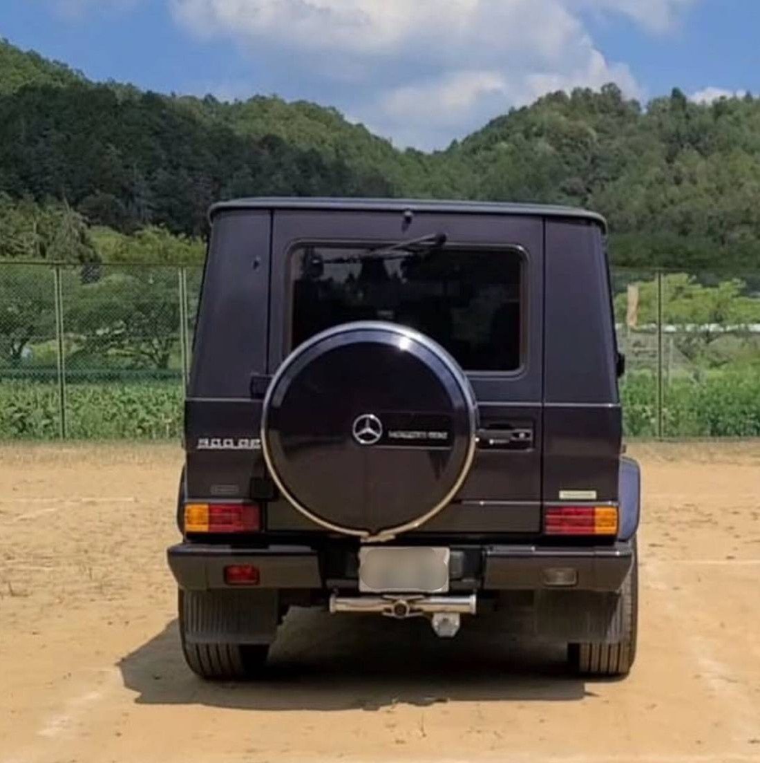 Suv in Osaka, Japan 3 - 17644547