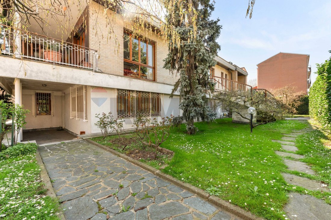 Villa in Paderno Dugnano, Lombardy, Italy 2 - 17651003