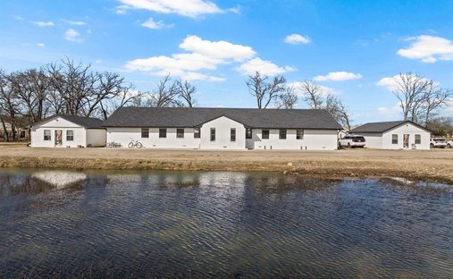 House in Pickton, Texas, United States 1