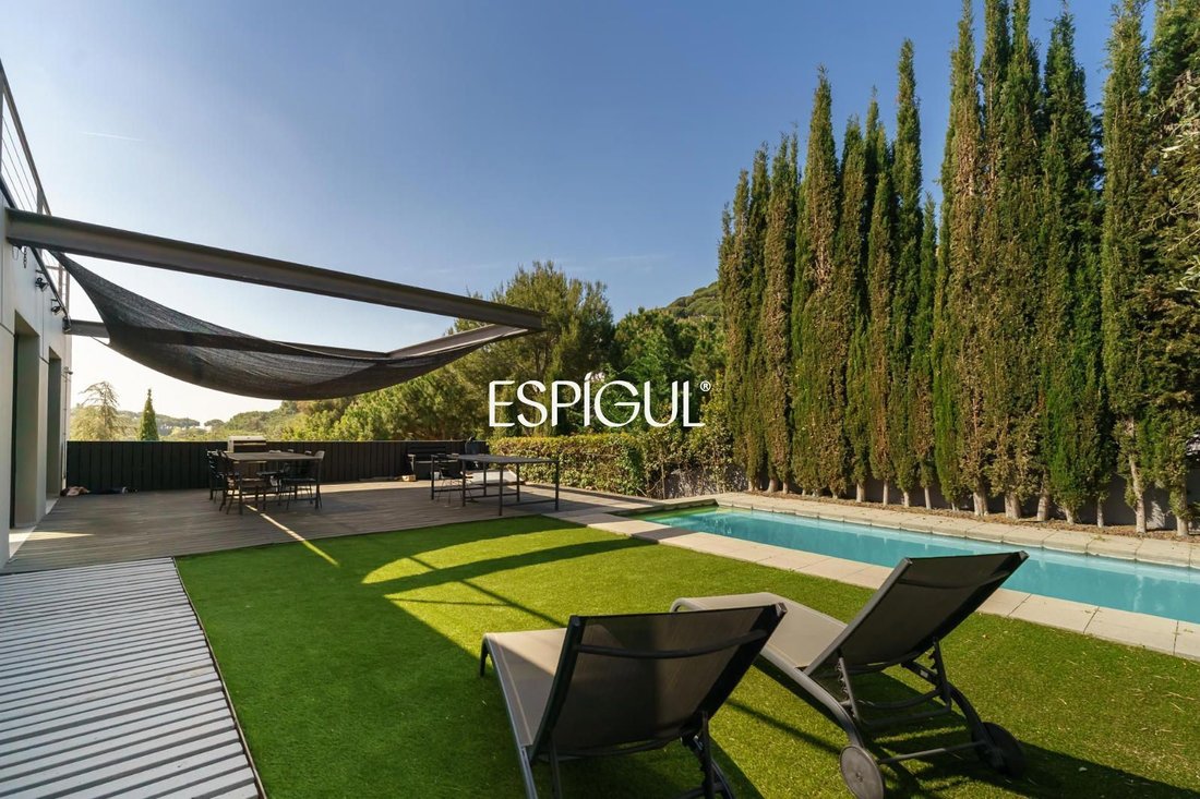 Villa in Premia de Dalt, Catalonia, Spain 3 - 17645296
