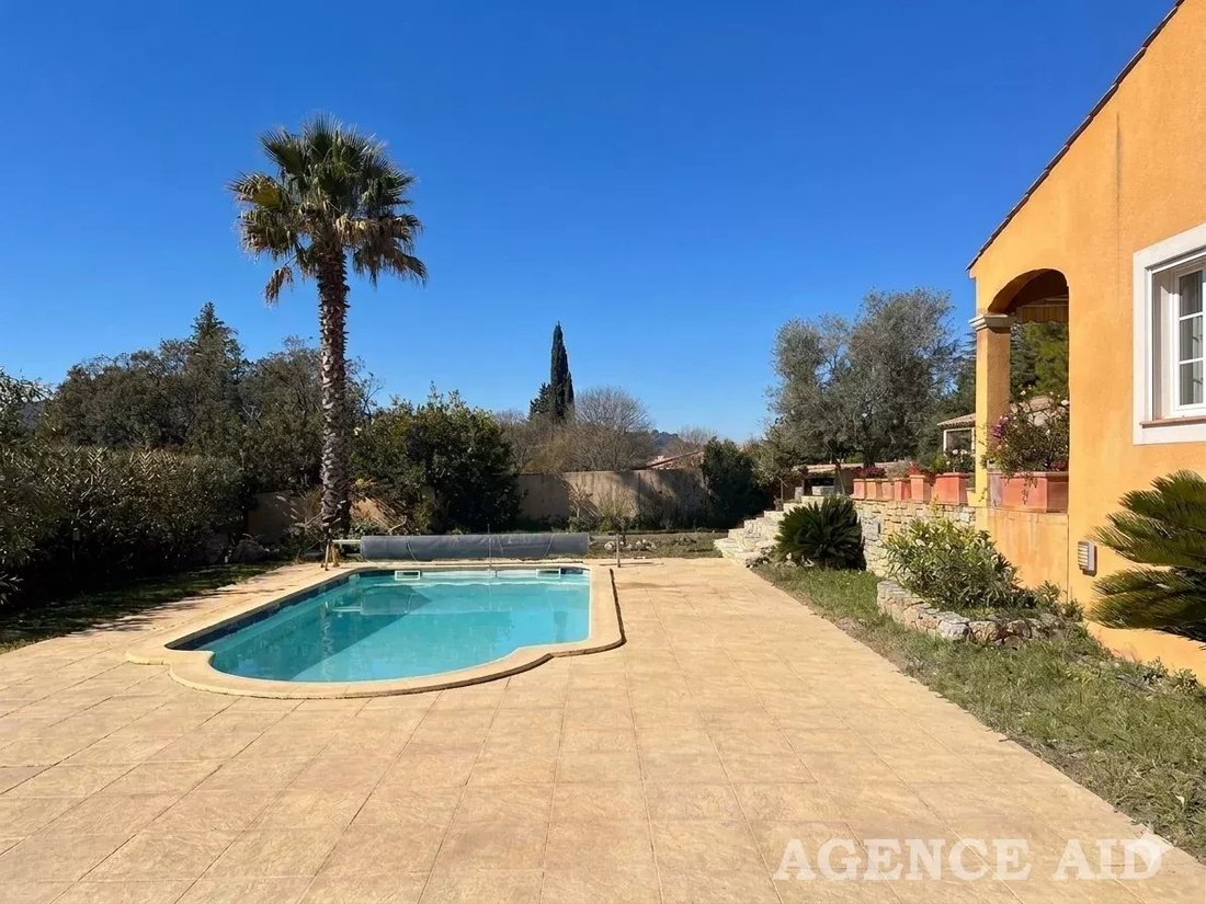 Villa in Cuges-les-Pins, Provence-Alpes-Côte d'Azur, France 3 - 17645890