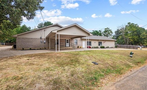 Apartment in Paris, Texas, United States 1