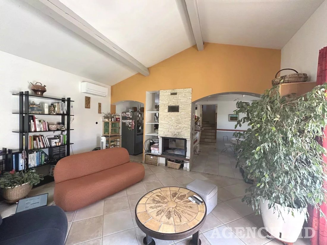 Villa in Cuges-les-Pins, Provence-Alpes-Côte d'Azur, France 5 - 17645890