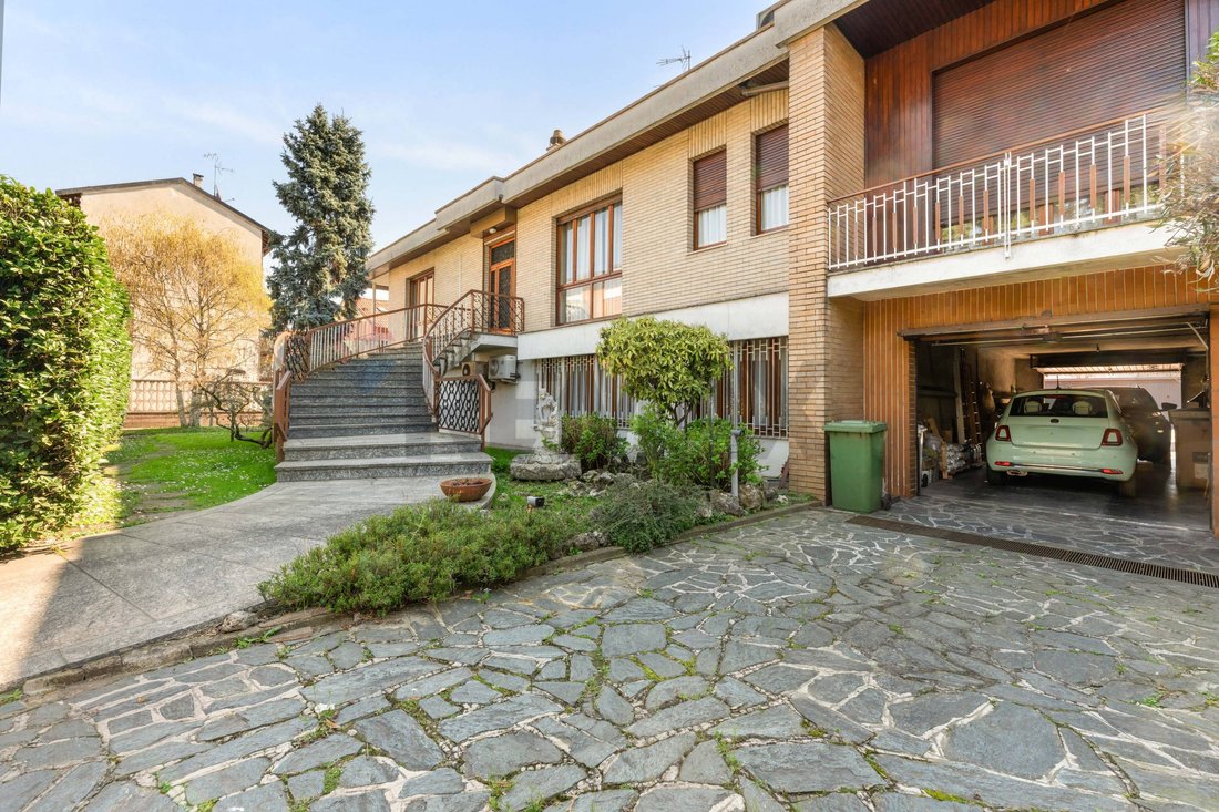 Villa in Paderno Dugnano, Lombardy, Italy 1 - 17651003
