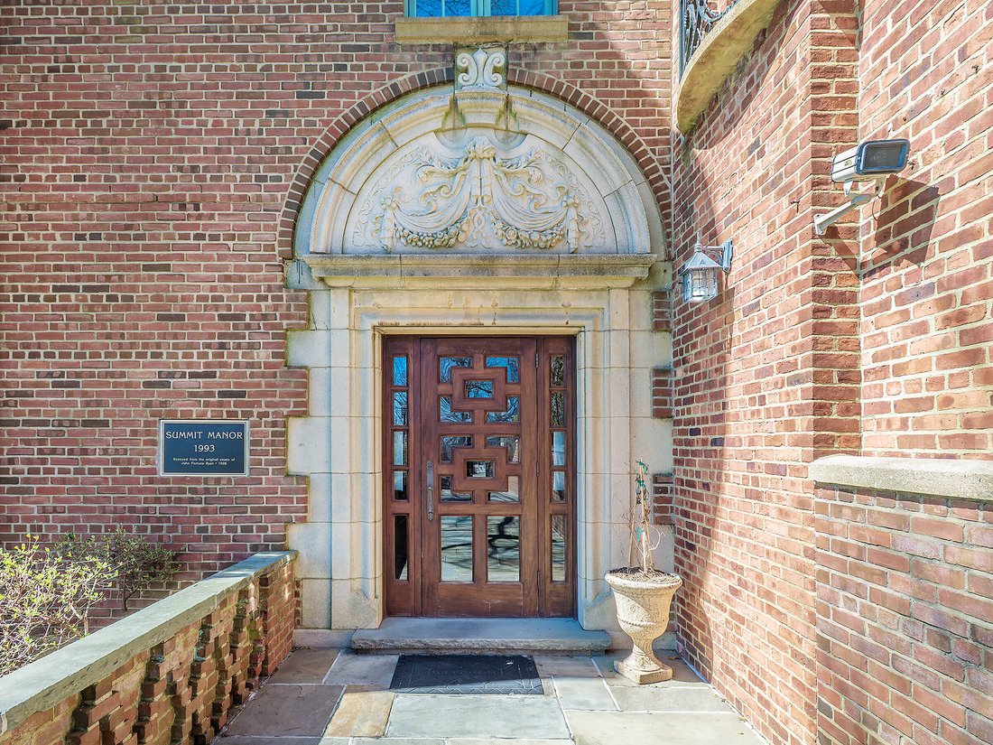 Condo in Albertson, New York, United States 2 - 17644632