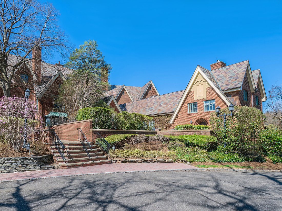 Condo in Albertson, New York, United States 1 - 17644632