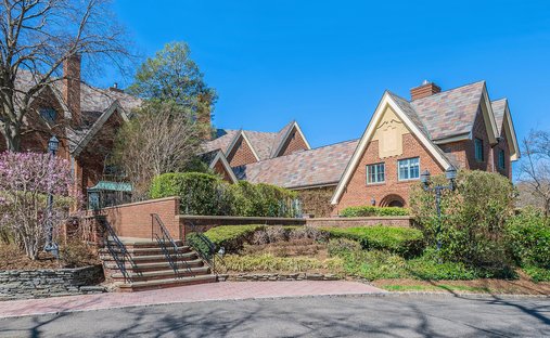 Condo in Albertson, New York, United States 1