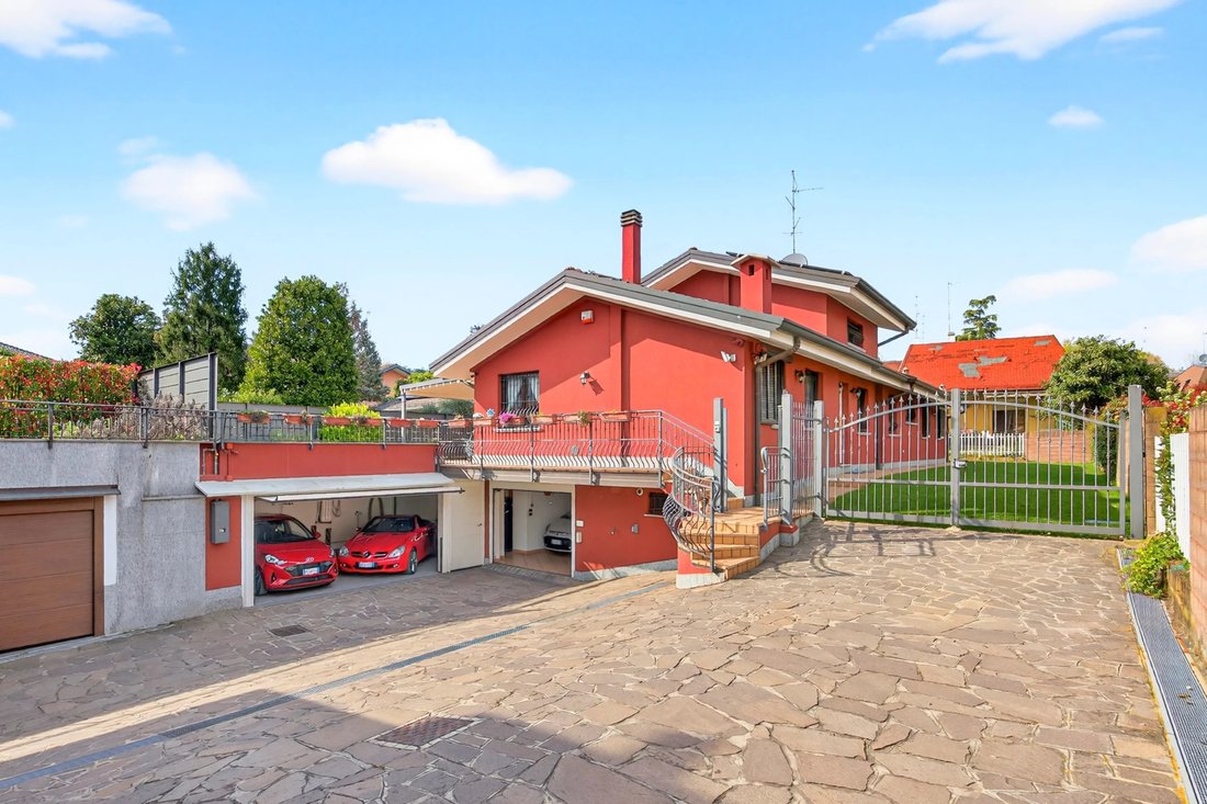 Villa in Arese, Lombardy, Italy 1 - 17653917