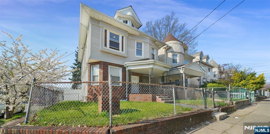 House in Paterson, New Jersey, United States 1 - 17500751