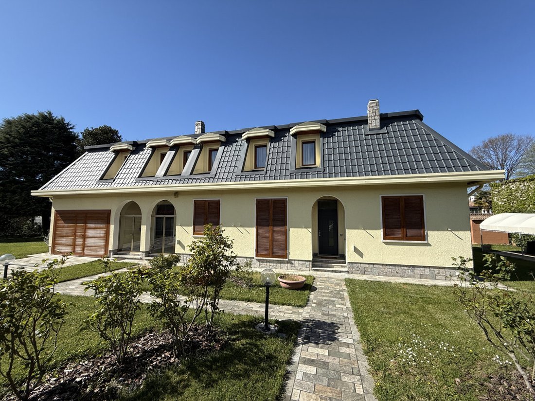 Villa in Trezzano sul Naviglio, Lombardy, Italy 1 - 17650437
