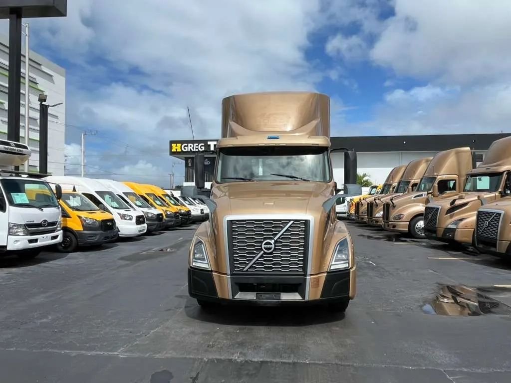 2019 Volvo Commercial VNL VNL 300 Day Cab in Miami, FL, United States 2 - 17647372
