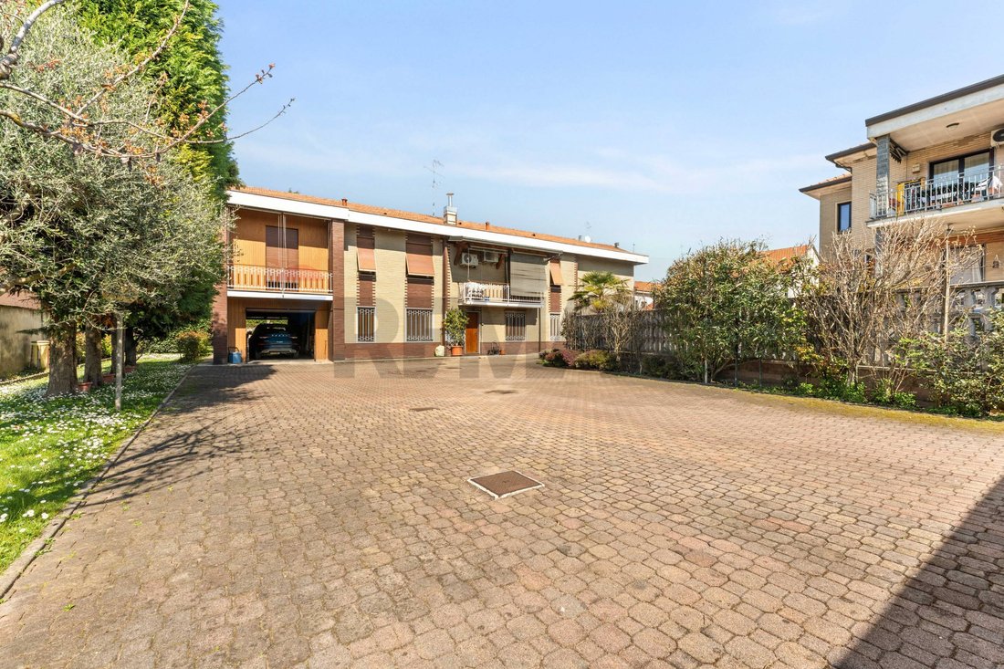 Villa in Paderno Dugnano, Lombardy, Italy 4 - 17651003