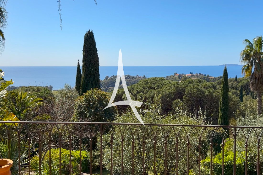 Villa in La Croix-Valmer, Provence-Alpes-Côte d'Azur, France 3 - 16879456