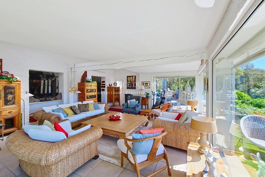 Villa in Partie Nord-Ferrieres-Cadenades-Rouviere, Le Muy, France 2 - 17646449
