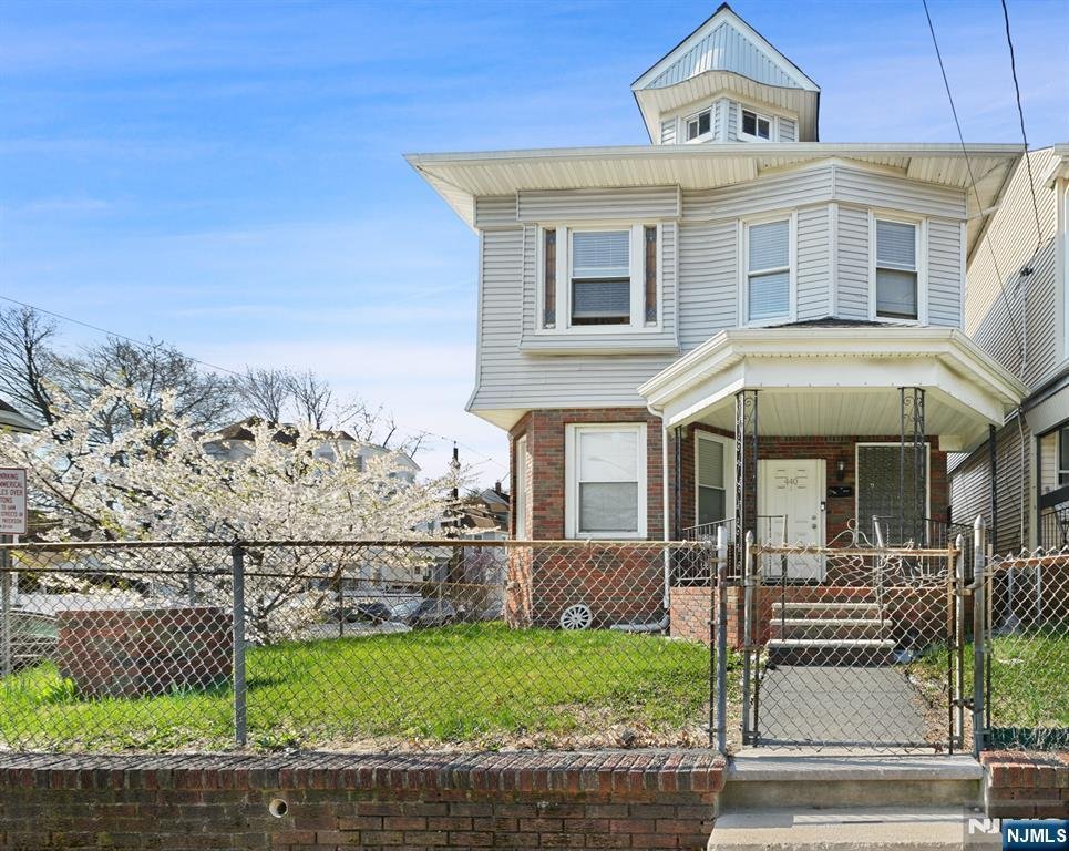 House in Paterson, New Jersey, United States 3 - 17500751