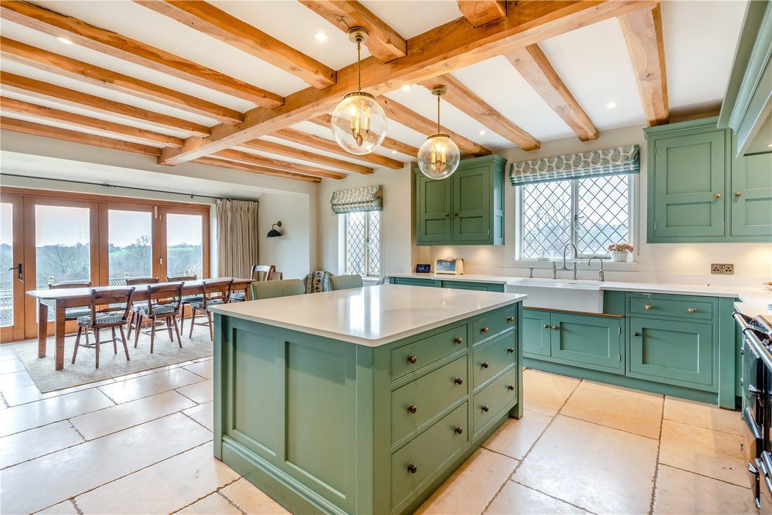 House in Copthorne, England 2 - 17646371