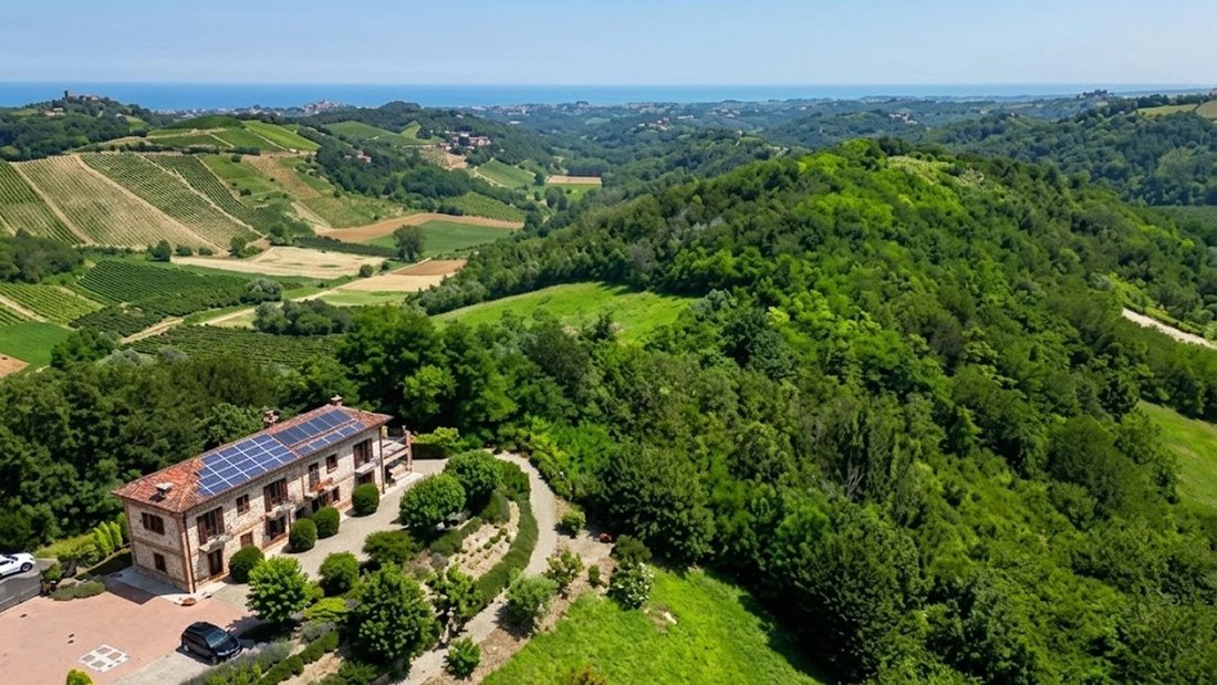 Villa in Vigliano d'Asti, Piedmont, Italy 4 - 17646778