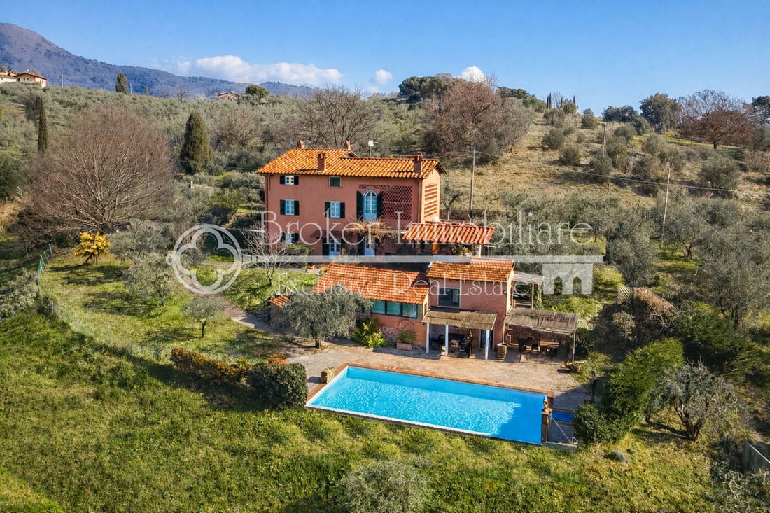 Villa in Center, Capannori, Tuscany 2 - 17329604