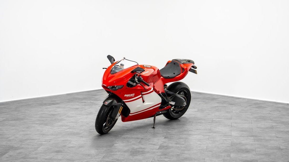 Motorcycle in Dubai, Dubai, United Arab Emirates 2 - 15452566