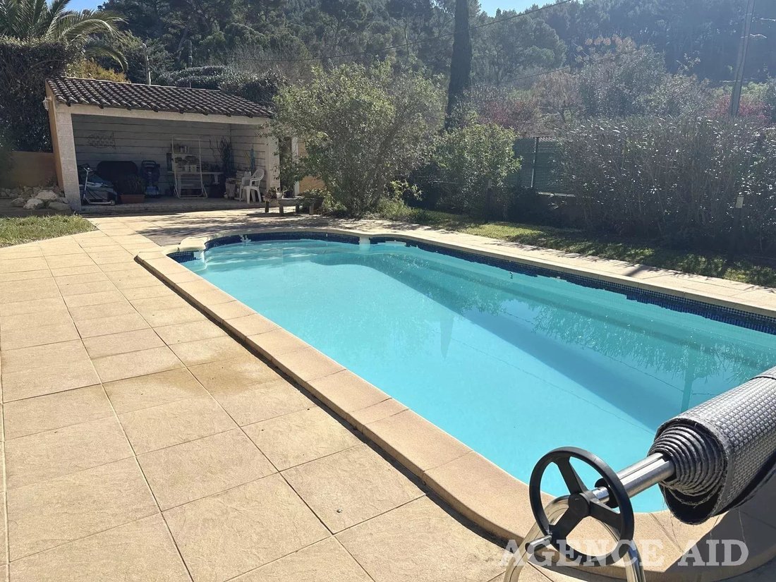 Villa in Cuges-les-Pins, Provence-Alpes-Côte d'Azur, France 4 - 17645890