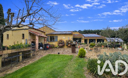 House in Velorgues-Petit Palais, L'Isle-sur-la-Sorgue, France 1