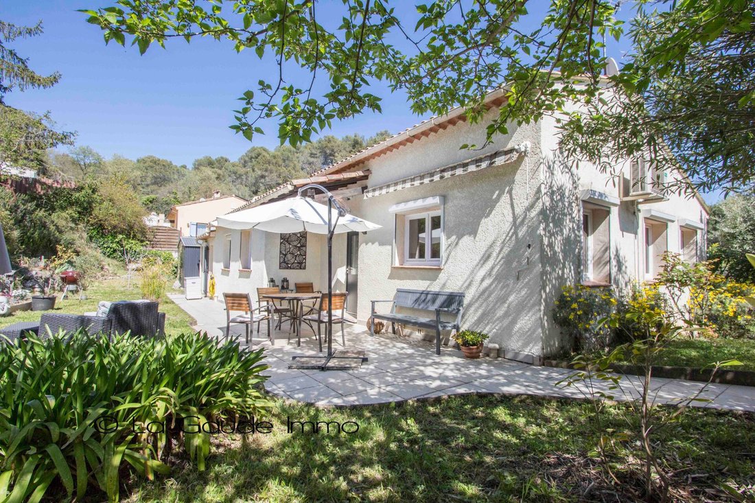 Villa à La Gaude, Provence-Alpes-Côte d'Azur, France 1 - 17646425